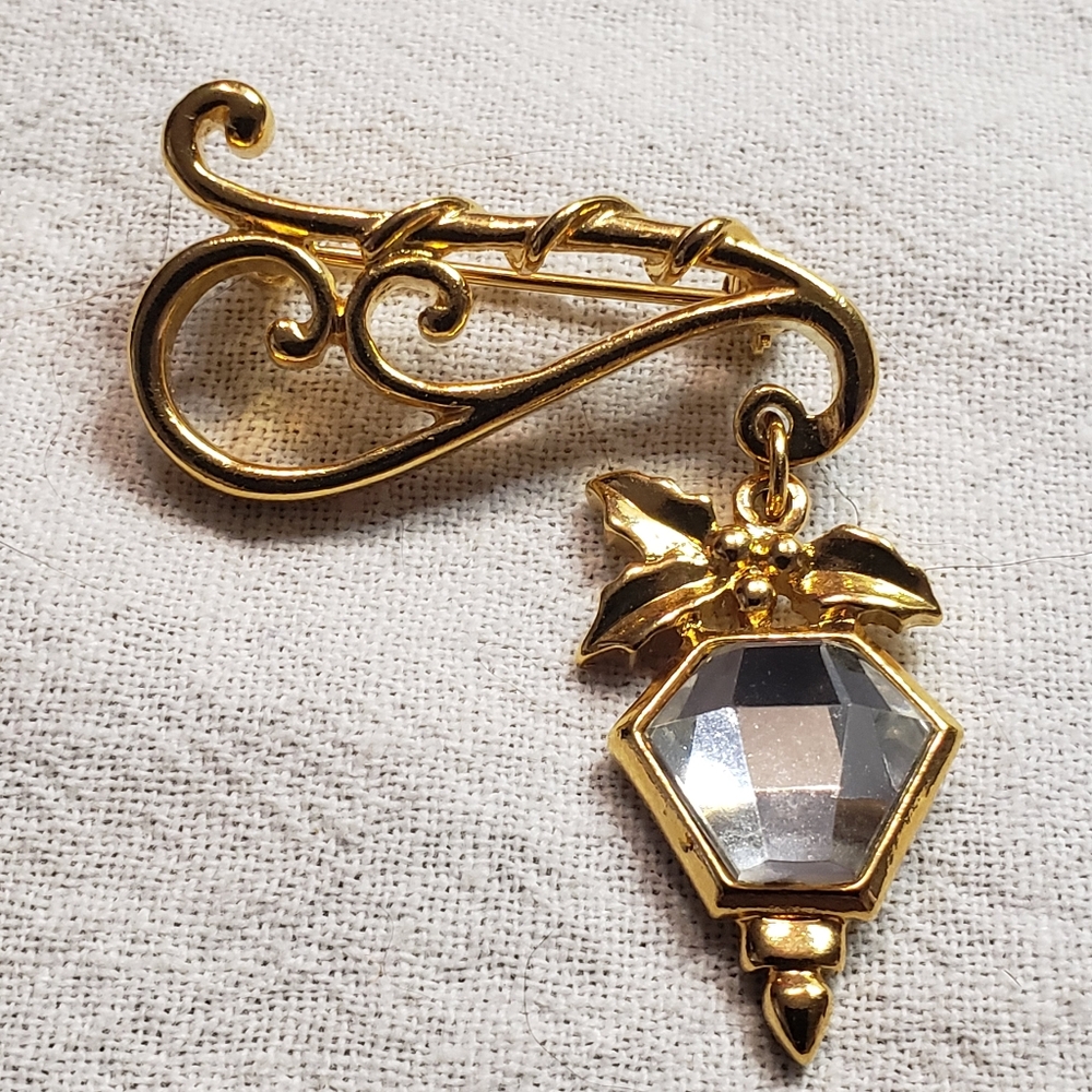 1991 Vintage Avon "Winter Glow" Old Fashioned Articulated Lantern Goldtone